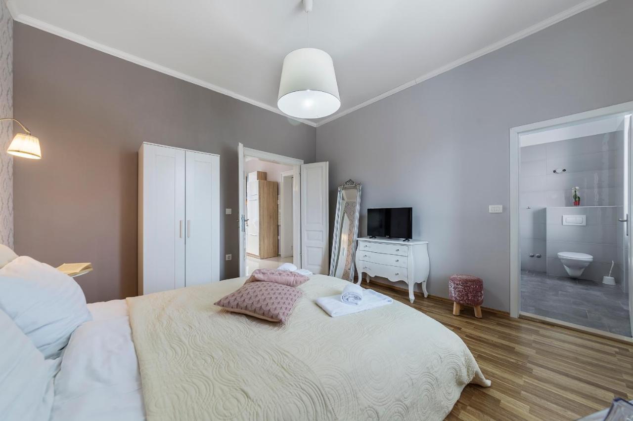 Captain Emo City Apartments Πούλα Εξωτερικό φωτογραφία