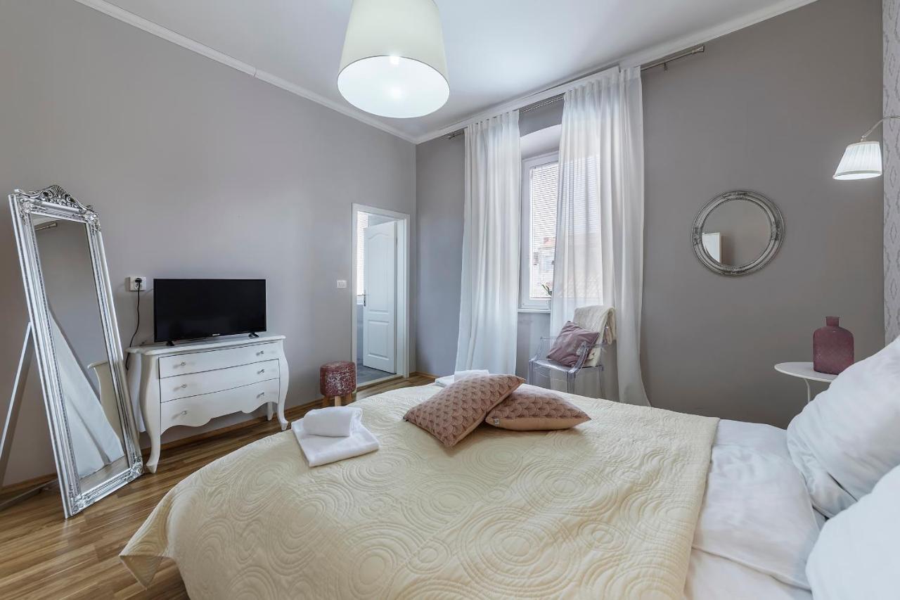 Captain Emo City Apartments Πούλα Εξωτερικό φωτογραφία