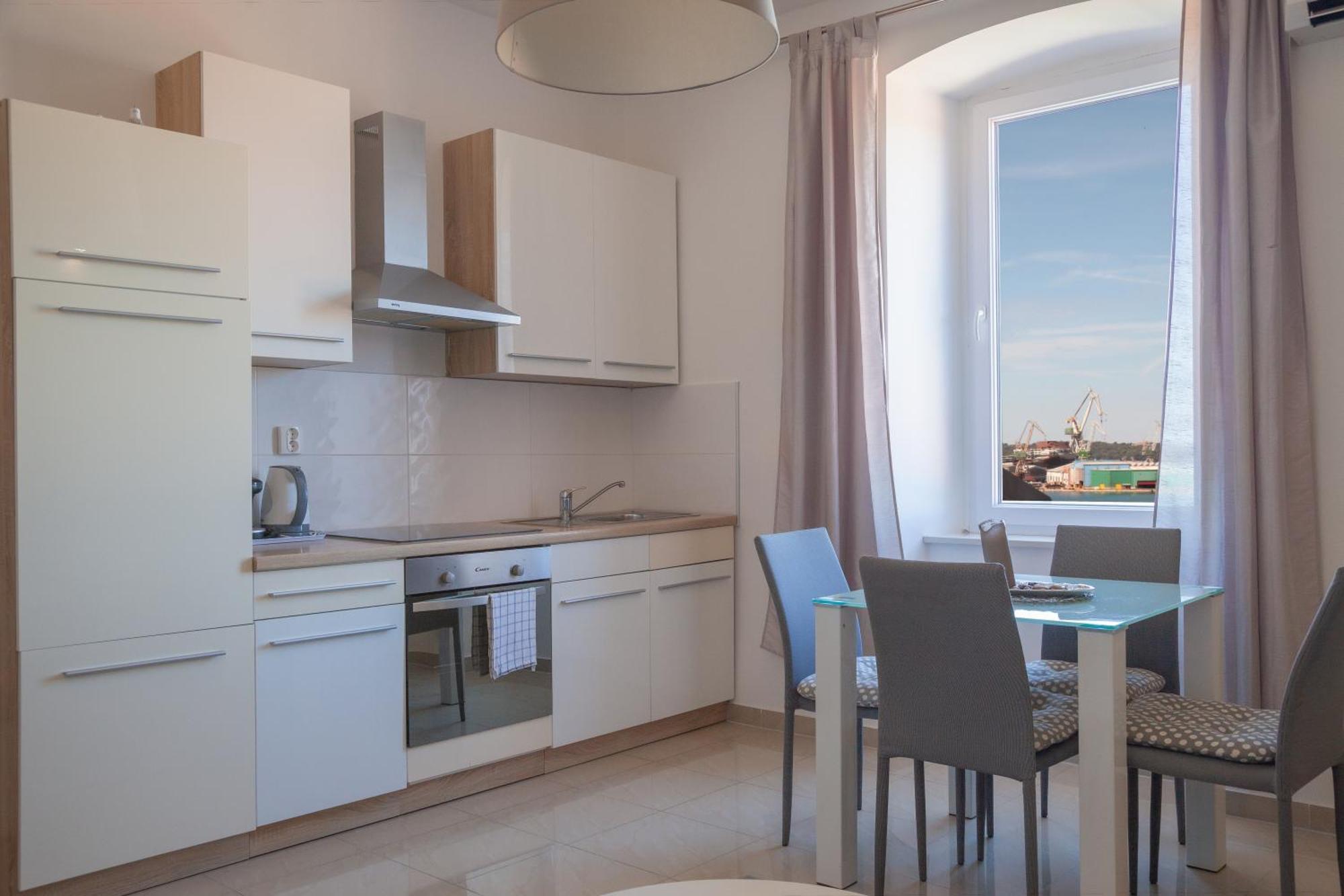 Captain Emo City Apartments Πούλα Εξωτερικό φωτογραφία