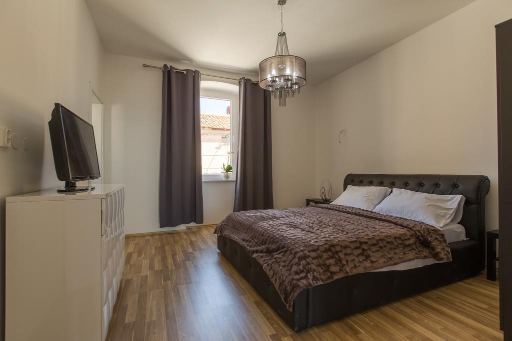 Captain Emo City Apartments Πούλα Εξωτερικό φωτογραφία