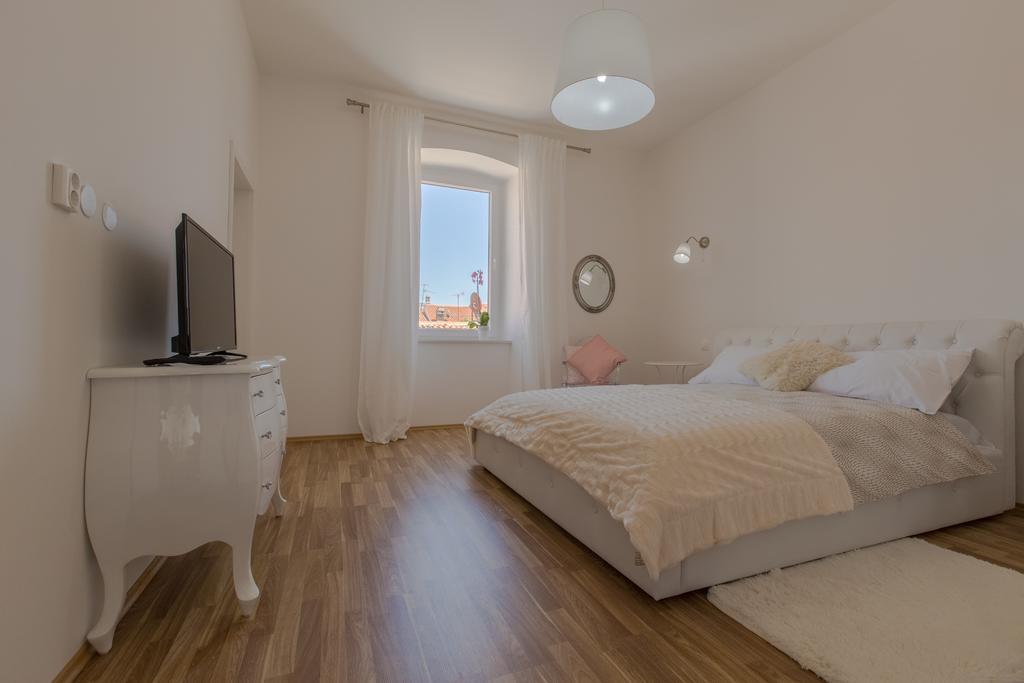 Captain Emo City Apartments Πούλα Εξωτερικό φωτογραφία