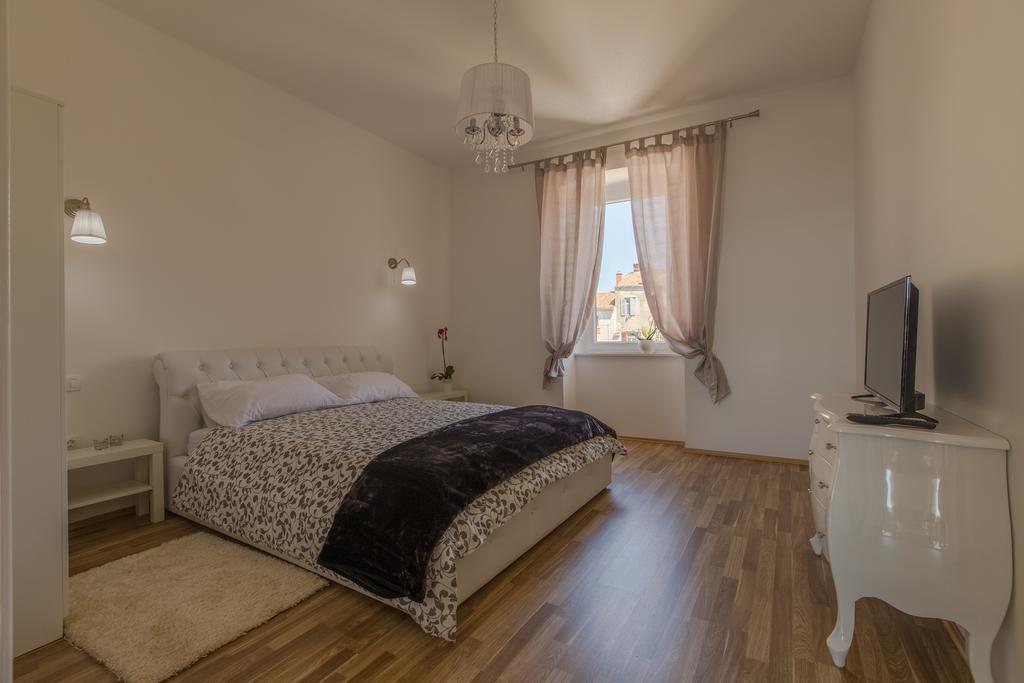 Captain Emo City Apartments Πούλα Εξωτερικό φωτογραφία