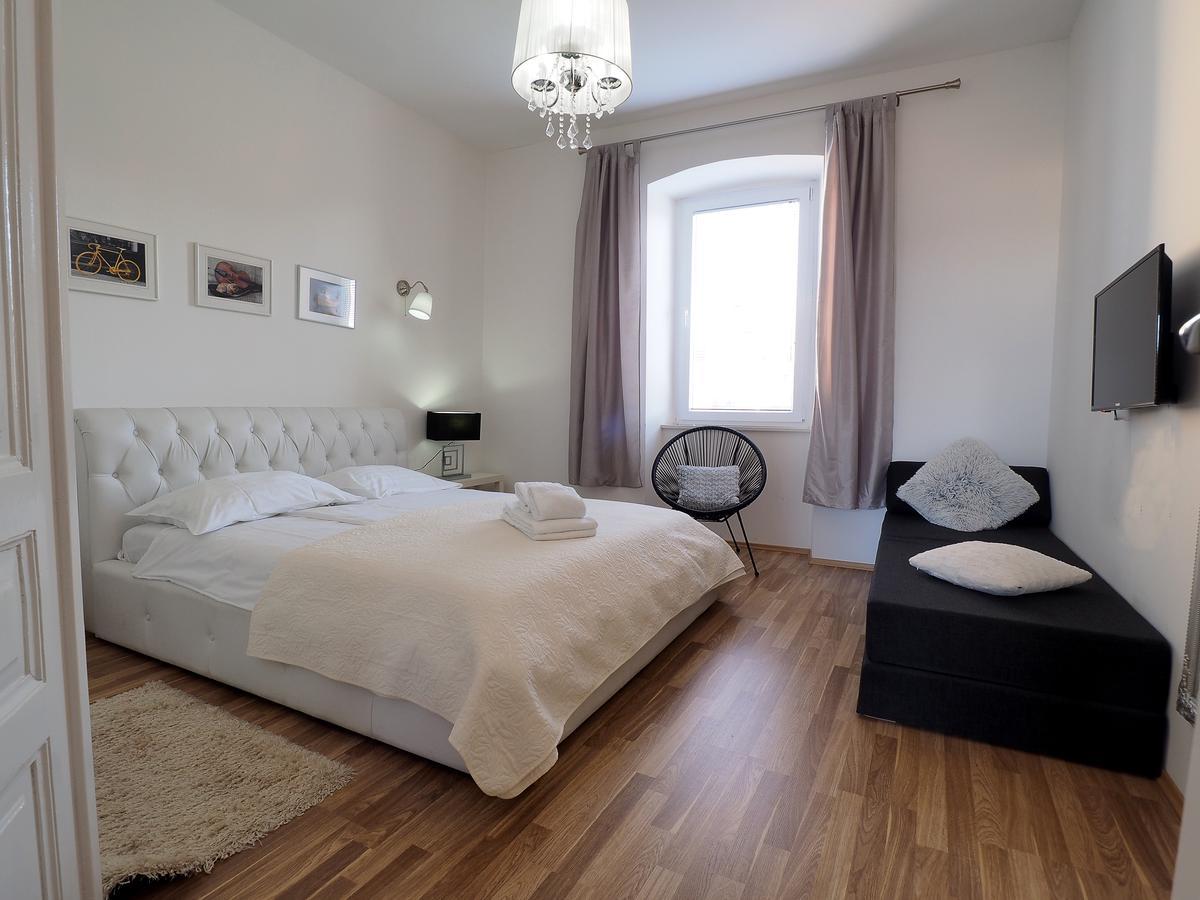 Captain Emo City Apartments Πούλα Εξωτερικό φωτογραφία