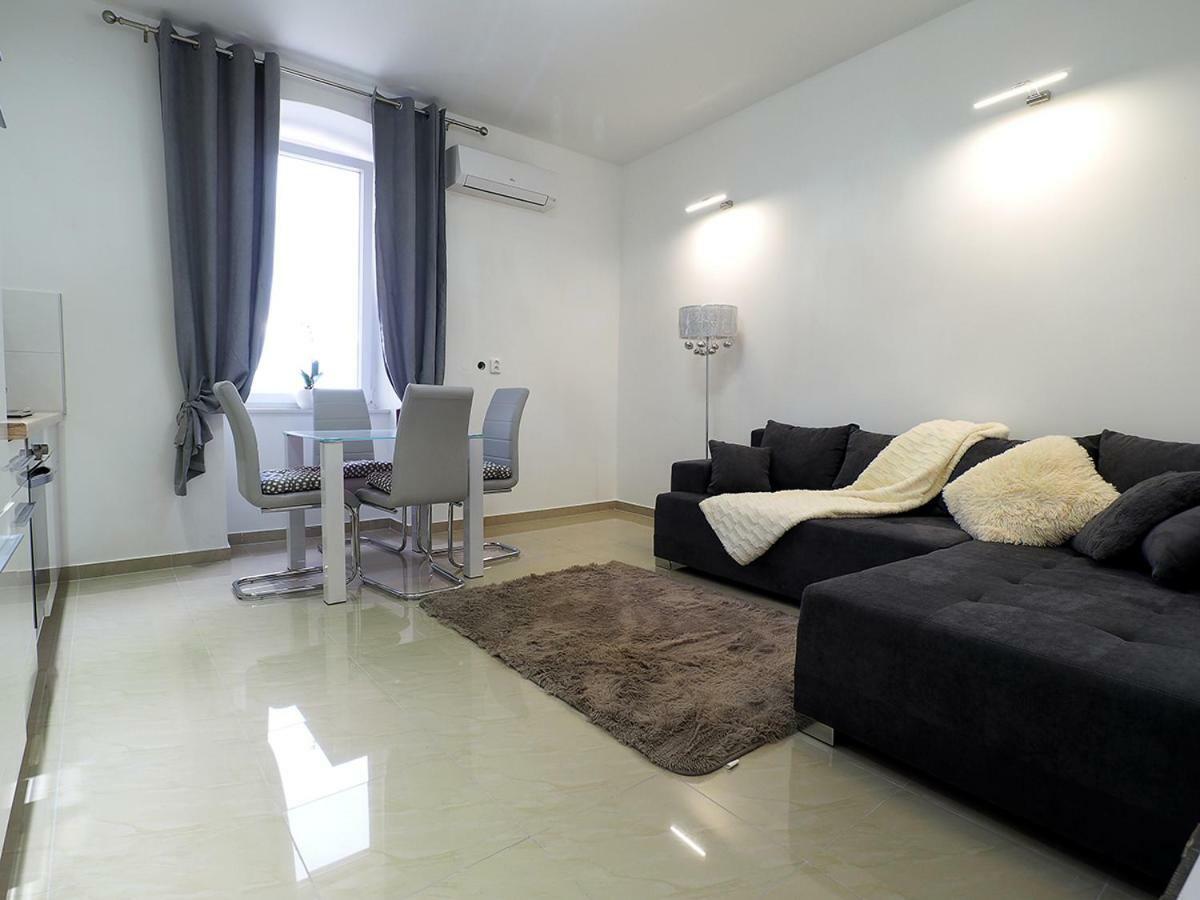 Captain Emo City Apartments Πούλα Εξωτερικό φωτογραφία